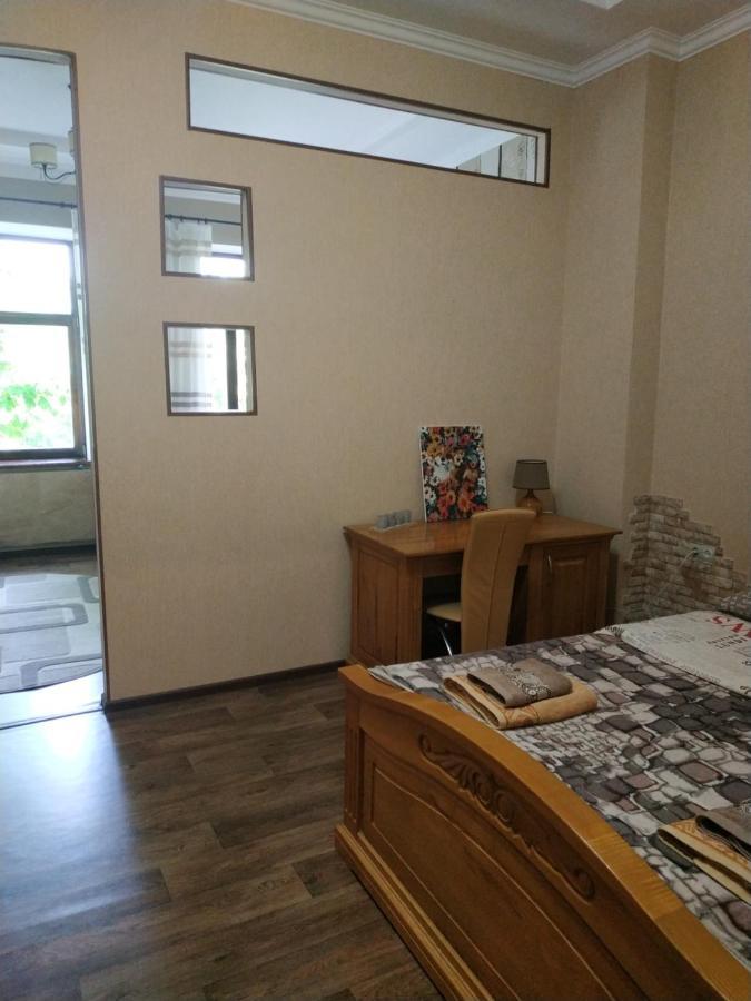 Apartment In The Center Of Old Town Каменец-Подольский Экстерьер фото